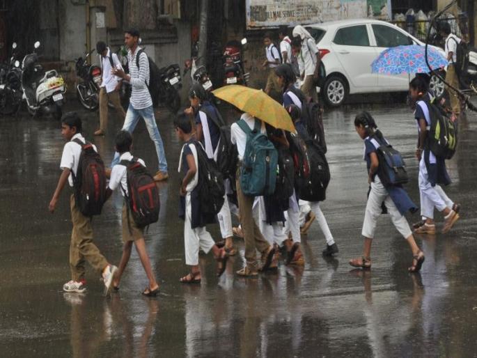 Jalgaon district again rained down by rain | जळगाव जिल्ह्याला पावसाने पुन्हा झोडपले Jalgaon district again rained down by rain | जळगाव जिल्ह्याला पावसाने पुन्हा झोडपले