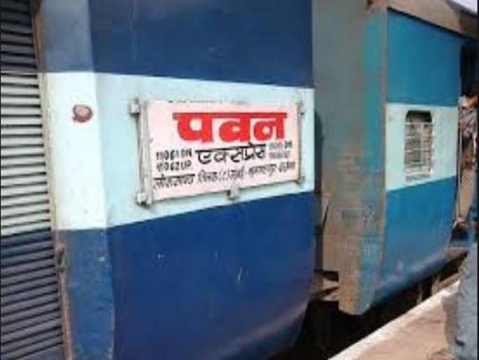 Robbery robbed of a biscuit by giving a tough drug | बिस्किटातून गुंगीचं औषध देऊन प्रवाश्याला लुटले Robbery robbed of a biscuit by giving a tough drug | बिस्किटातून गुंगीचं औषध देऊन प्रवाश्याला लुटले