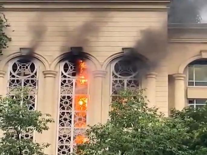 The fire at the Powai building in Mumbai was finally brought under control | मुंबईतल्या पवई येथे इमारतीला लागलेल्या भीषण आगीवर अखेर नियंत्रण The fire at the Powai building in Mumbai was finally brought under control | मुंबईतल्या पवई येथे इमारतीला लागलेल्या भीषण आगीवर अखेर नियंत्रण