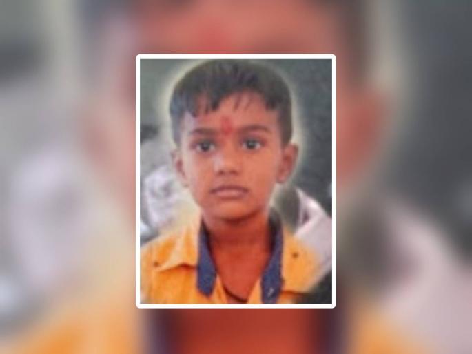 Shocking! Five-year-old Akash Pawar first disappeared, then suddenly the dead body was found at night | धक्कादायक! पाच वर्षांचा आकाश पवार आधी गायब झाला, मग अचानक रात्री आढळला मृतदेह Shocking! Five-year-old Akash Pawar first disappeared, then suddenly the dead body was found at night | धक्कादायक! पाच वर्षांचा आकाश पवार आधी गायब झाला, मग अचानक रात्री आढळला मृतदेह