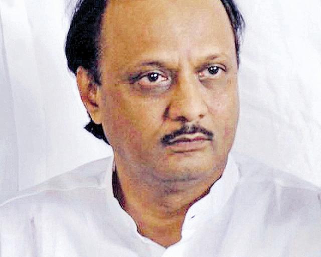 Ajit Pawar strikes on cm devendra fadanvis | मुख्यमंत्री महोदय, मागच्यांच्या नावाने पावती का फाडता : अजित पवार  Ajit Pawar strikes on cm devendra fadanvis | मुख्यमंत्री महोदय, मागच्यांच्या नावाने पावती का फाडता : अजित पवार