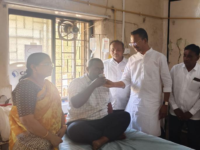 Maratha protestors break hunger strike at civil hospital; Support for Manage Jarange-Patil | मराठा आंदाेलकाने सिव्हिल हॉस्पिटलमध्ये सोडले उपोषण; मनाेज जरांगे-पाटलांना पाठिंबा Maratha protestors break hunger strike at civil hospital; Support for Manage Jarange-Patil | मराठा आंदाेलकाने सिव्हिल हॉस्पिटलमध्ये सोडले उपोषण; मनाेज जरांगे-पाटलांना पाठिंबा