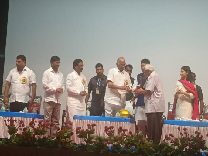 A prosperous democratic country will become stronger only if development issues are solved with one thought, Sharad Pawar expressed his opinion | ..तरच लोकशाही टिकेल, शरद पवारांनी स्पष्टच सांगितलं A prosperous democratic country will become stronger only if development issues are solved with one thought, Sharad Pawar expressed his opinion | ..तरच लोकशाही टिकेल, शरद पवारांनी स्पष्टच सांगितलं