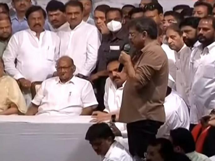 Sharad Pawar, NCP, NCp leader Jitendra Awhad breaks down in tears after sharad pawars decision | Sharad Pawar: 'साहेब तुम्ही नसाल तर आम्ही कुणाकडे जायचं...', जितेंद्र आव्हाडांना अश्रू अनावर Sharad Pawar, NCP, NCp leader Jitendra Awhad breaks down in tears after sharad pawars decision | Sharad Pawar: 'साहेब तुम्ही नसाल तर आम्ही कुणाकडे जायचं...', जितेंद्र आव्हाडांना अश्रू अनावर