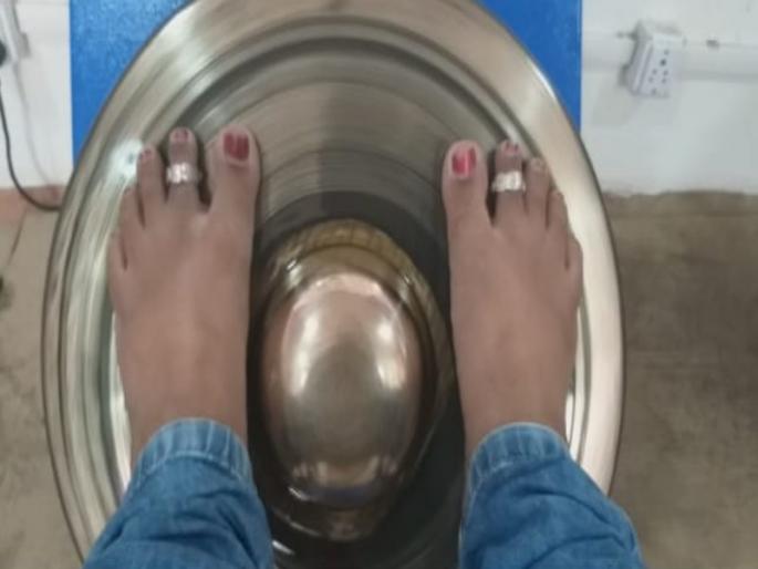 Forget the bronze vessel; Bronze Massage Machine is available in market (Video) | कांस्य वाटी विसरा ; आता आले कांस्य मसाज यंत्र (व्हिडीओ) Forget the bronze vessel; Bronze Massage Machine is available in market (Video) | कांस्य वाटी विसरा ; आता आले कांस्य मसाज यंत्र (व्हिडीओ)