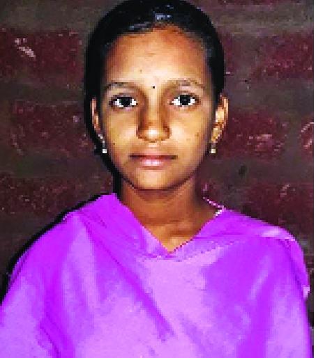 Needs to support the obstacles of poverty in the education of orphaned siblings: Mamma's sister-in-law, one girl's daughter-in-law | अनाथ भावंडांच्या शिक्षणामध्ये गरिबीचा अडथळा सक्षम आधाराची गरज : मामाकडून बहीण-भावाचा, तर एका मुलीचा चुलत्याकडून सांभाळ Needs to support the obstacles of poverty in the education of orphaned siblings: Mamma's sister-in-law, one girl's daughter-in-law | अनाथ भावंडांच्या शिक्षणामध्ये गरिबीचा अडथळा सक्षम आधाराची गरज : मामाकडून बहीण-भावाचा, तर एका मुलीचा चुलत्याकडून सांभाळ