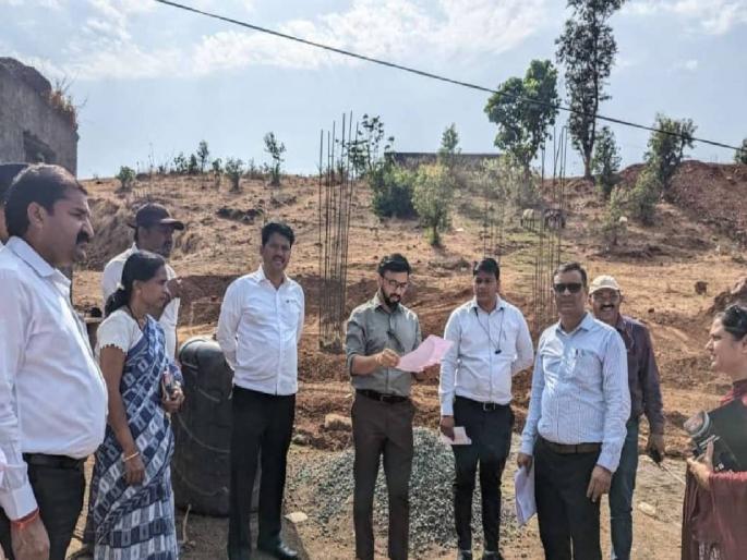 A notice has been sent to the authorities for neglecting the works of Jaljeevan, Swachh Bharat, Gharkul in Thane district | जलजीवन, स्वच्छ भारत, घरकुलच्या कामांकडील दुर्लक्ष भाेवणार; अधिकाऱ्यांसह ग्रामसेवकांना नोटीस A notice has been sent to the authorities for neglecting the works of Jaljeevan, Swachh Bharat, Gharkul in Thane district | जलजीवन, स्वच्छ भारत, घरकुलच्या कामांकडील दुर्लक्ष भाेवणार; अधिकाऱ्यांसह ग्रामसेवकांना नोटीस