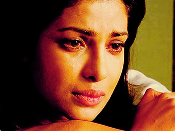 Priyanka Chopra get trolled because of this black jacket | प्रियांका चोप्राच्या या ड्रेसची खिल्ली, कचऱ्याच्या बॅगसोबत केली तुलना! Priyanka Chopra get trolled because of this black jacket | प्रियांका चोप्राच्या या ड्रेसची खिल्ली, कचऱ्याच्या बॅगसोबत केली तुलना!