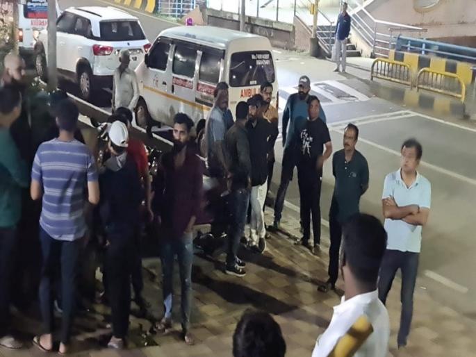 Attack on family of retired health officer of Pimpri Municipal Corporation Argument over removal of pavilion | पिंपरी महापालिकेच्या निवृत्त आरोग्य अधिकाऱ्याच्या कुटुंबावर हल्ला; मंडप काढण्यावरून वाद Attack on family of retired health officer of Pimpri Municipal Corporation Argument over removal of pavilion | पिंपरी महापालिकेच्या निवृत्त आरोग्य अधिकाऱ्याच्या कुटुंबावर हल्ला; मंडप काढण्यावरून वाद