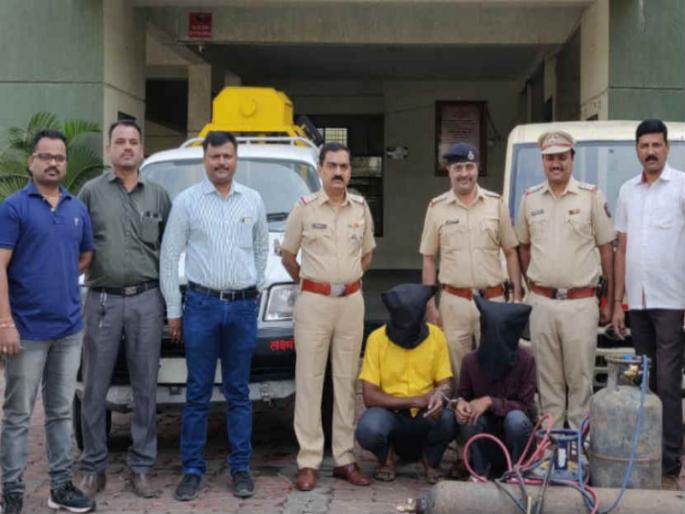 Wakad police arrested theft who stolen 150 vehicles | संसार चालवण्यासाठी त्यांनी चोरल्या दीडशे गाड्या : वाकड पोलिसांनी केली अटक Wakad police arrested theft who stolen 150 vehicles | संसार चालवण्यासाठी त्यांनी चोरल्या दीडशे गाड्या : वाकड पोलिसांनी केली अटक