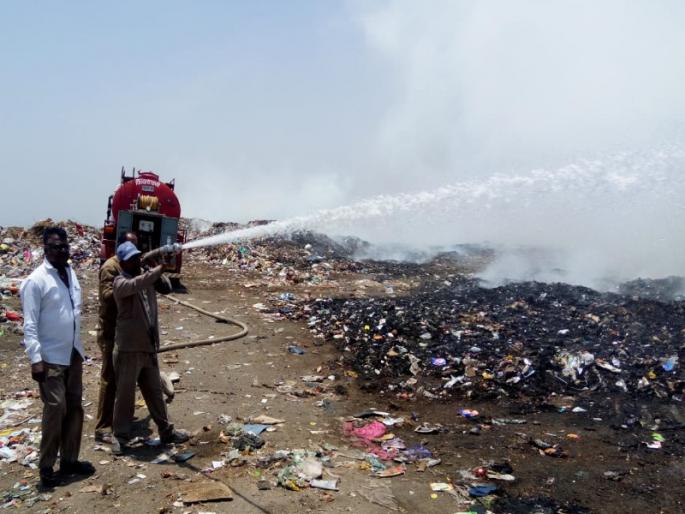 Smoke leak in Rupnagar area due to fire in the garbage depo | कचरा डेपोला आग लागल्यामुळे रुपीनगर परिसरात धुराचे लोट Smoke leak in Rupnagar area due to fire in the garbage depo | कचरा डेपोला आग लागल्यामुळे रुपीनगर परिसरात धुराचे लोट
