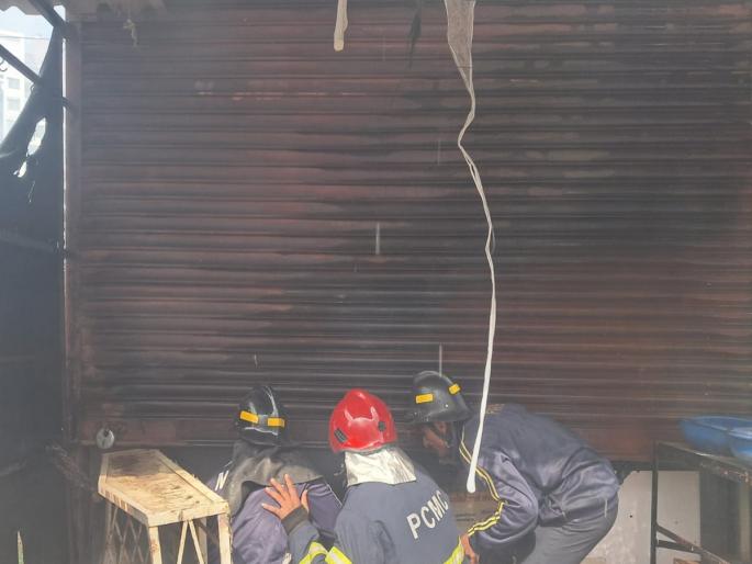 Shop fire near Chikhli's River Residency Chowk, loss of lakhs pune latest news | Pimpri Chinchwad: चिखलीच्या रिव्हर रेसिडेन्सी चौकाजवळ दुकानाला आग, लाखोंचे नुकसान Shop fire near Chikhli's River Residency Chowk, loss of lakhs pune latest news | Pimpri Chinchwad: चिखलीच्या रिव्हर रेसिडेन्सी चौकाजवळ दुकानाला आग, लाखोंचे नुकसान