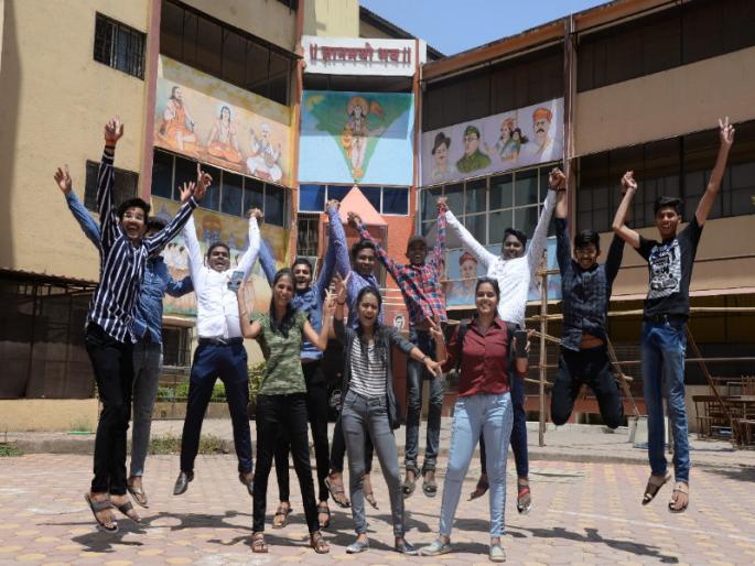 The girls are top in the hsc examination results | पिंपरीत बारावीच्या परीक्षेत मुलींचाच बोलबाला The girls are top in the hsc examination results | पिंपरीत बारावीच्या परीक्षेत मुलींचाच बोलबाला