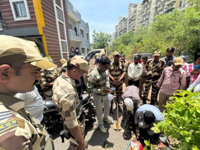 Constructions within the blue flood line will be demolished today; Electricity and water supply cut off | निळ्या पूररेषेतील बांधकामे आज पाडणार; विजेसह पाणीपुरवठा तोडला Constructions within the blue flood line will be demolished today; Electricity and water supply cut off | निळ्या पूररेषेतील बांधकामे आज पाडणार; विजेसह पाणीपुरवठा तोडला