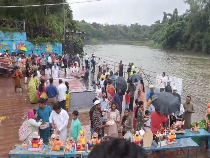 Varunraja's farewell to beloved Bappa, heavy rain in Pimpri Chinchwad | लाडक्या बाप्पाच्या निरोपाला वरूणराजा बरसरा, पिंपरी चिंचवडमध्ये जोरदार पाऊस Varunraja's farewell to beloved Bappa, heavy rain in Pimpri Chinchwad | लाडक्या बाप्पाच्या निरोपाला वरूणराजा बरसरा, पिंपरी चिंचवडमध्ये जोरदार पाऊस