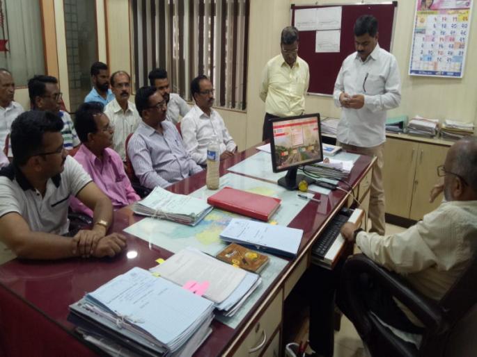 contaminated water in krushnagar at dighi | दूषित पाणीपुरवठाप्रश्नी अधिकाऱ्यांना घेराव : दिघीतील कृष्णानगरमधील समस्या