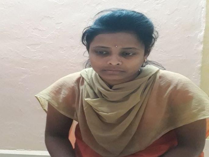 Three hundred rupees bribe: Chandgad women constable arrested | तीनशे रुपयांची लाच : चंदगडच्या महिला कॉन्स्टेबलला अटक  Three hundred rupees bribe: Chandgad women constable arrested | तीनशे रुपयांची लाच : चंदगडच्या महिला कॉन्स्टेबलला अटक