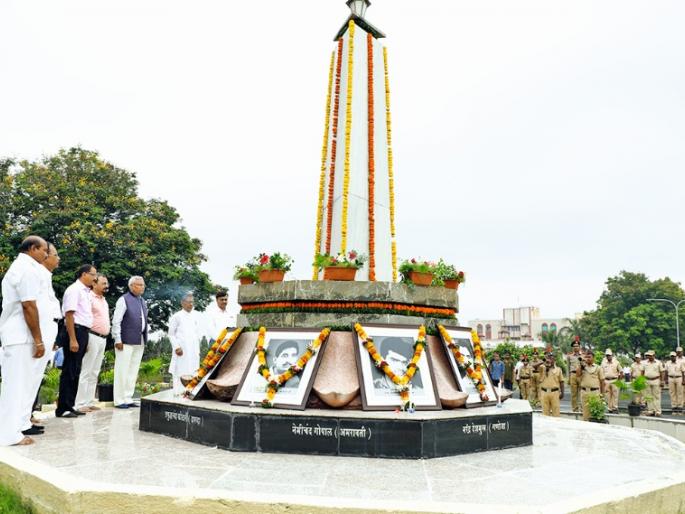 Agricultural University salute the martyrs! | कृषी विद्यापीठात शहिदांना सलाम! Agricultural University salute the martyrs! | कृषी विद्यापीठात शहिदांना सलाम!