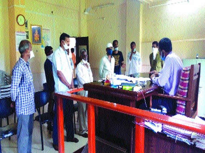 Outrage against sub-district hospital; Statement to Tehsildar | उपजिल्हा रुग्णालयाविरोधात संताप; तहसीलदारांना निवेदन Outrage against sub-district hospital; Statement to Tehsildar | उपजिल्हा रुग्णालयाविरोधात संताप; तहसीलदारांना निवेदन