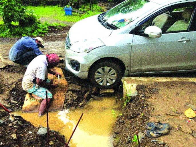 Inconvenience to residents due to unplanned work; Development work under Smart Village | नियोजनशून्य कामामुळे रहिवाशांची गैरसोय; स्मार्ट व्हिलेजअंतर्गत विकासकामे Inconvenience to residents due to unplanned work; Development work under Smart Village | नियोजनशून्य कामामुळे रहिवाशांची गैरसोय; स्मार्ट व्हिलेजअंतर्गत विकासकामे