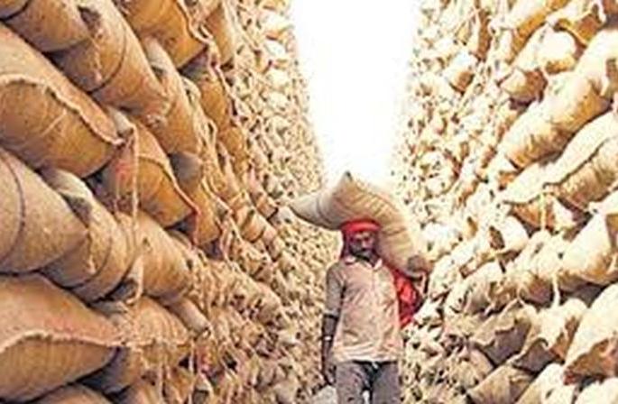 'Distribute' gain schedule not following in 25 districts | धान्य वाटपाच्या वेळापत्रकाला २५ जिल्ह्यांत ‘खो’