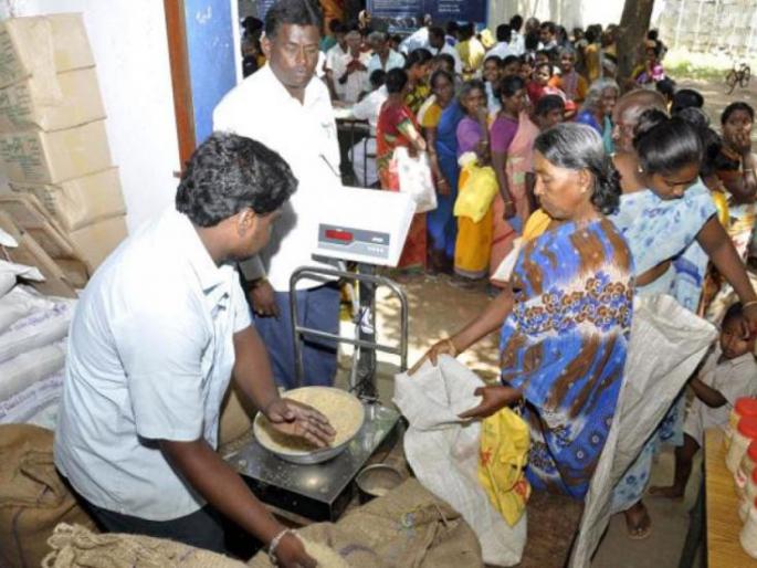 Distribution of food to 23,000 poor families in Akola district is closed! | अकोला जिल्ह्यात २३ हजार गरीब कुटुंबांना धान्याचे वितरण बंद! Distribution of food to 23,000 poor families in Akola district is closed! | अकोला जिल्ह्यात २३ हजार गरीब कुटुंबांना धान्याचे वितरण बंद!