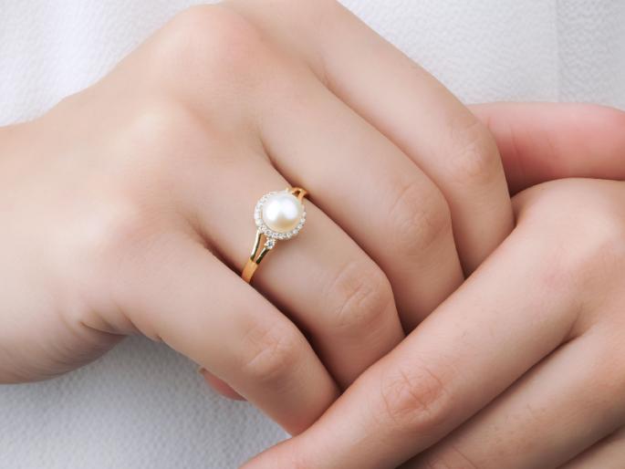 Read The Infinite Benefits of Using Pearls! | शिंपल्यांचे शोपीस नको, गुण एकवटले मोत्यात; वाचा मोती वापरण्याचे अनंत फायदे! Read The Infinite Benefits of Using Pearls! | शिंपल्यांचे शोपीस नको, गुण एकवटले मोत्यात; वाचा मोती वापरण्याचे अनंत फायदे!