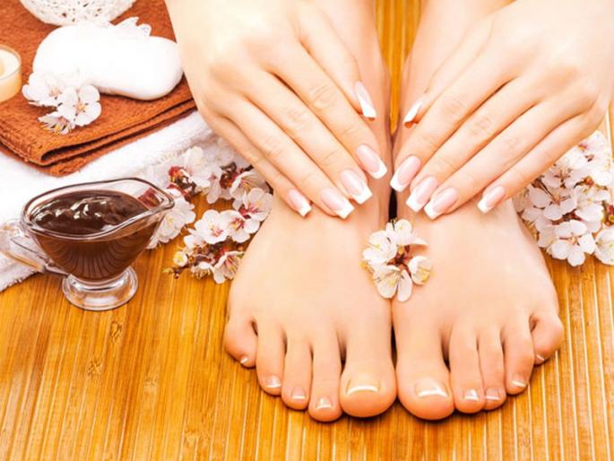 Chocolate pedicure will increase beauty of your foot | आता चॉकलेट वाढवेल तुमच्या पायांचं सौंदर्य; घरीच करा चॉकलेट पेडिक्योर Chocolate pedicure will increase beauty of your foot | आता चॉकलेट वाढवेल तुमच्या पायांचं सौंदर्य; घरीच करा चॉकलेट पेडिक्योर