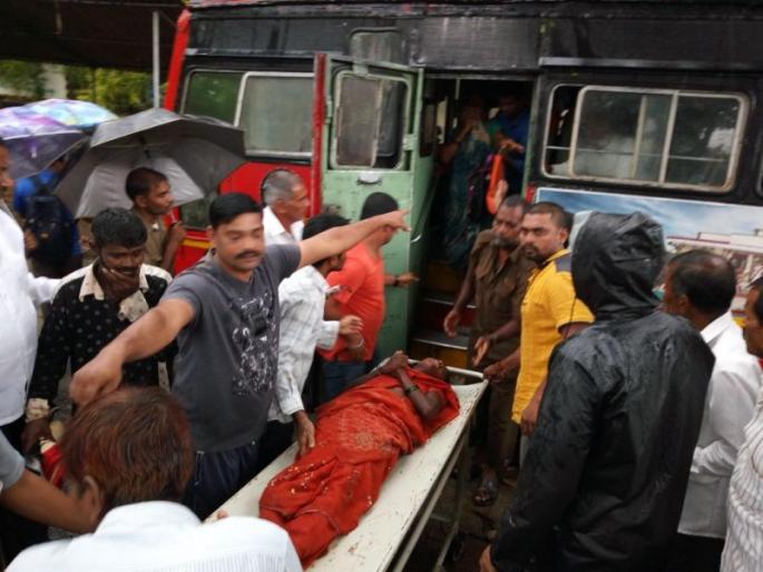 22 passengers injured in road accident near Pen | पेणजवळ एसटीचा अपघात, 22 प्रवासी जखमी 22 passengers injured in road accident near Pen | पेणजवळ एसटीचा अपघात, 22 प्रवासी जखमी