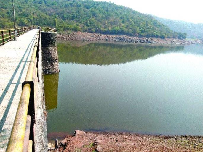 The base reached by the Shahapada dam at Pen | पेण येथील शहापाडा धरणाने गाठला तळ The base reached by the Shahapada dam at Pen | पेण येथील शहापाडा धरणाने गाठला तळ