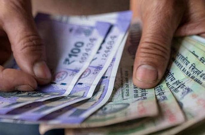 Failure of mobile companies to pay the penalty amount | ५ काेटींच्या दंडात्मक रकमेचा भरणा करण्यास माेबाइल कंपन्यांची टाळाटाळ