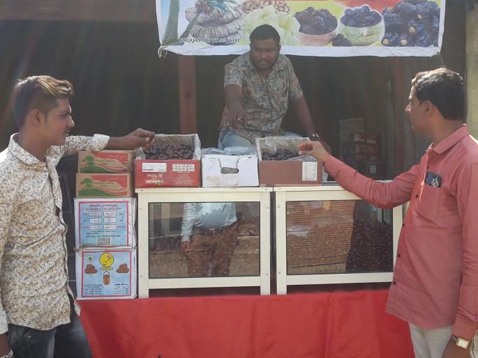 Pendjacorse overseas market in the market | विदेशातील पेंडखजूर भुसावळच्या बाजारपेठेत