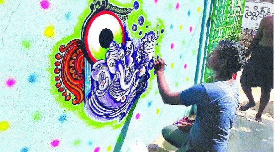 Painter's 'shutter down' due to ban on 'thermocol': Handicrafts on the Plains | ‘थर्माकॉल’ बंदीमुळे पेंटरचे ‘शटर डाऊन’: फलकांवरील हस्तकला झाली हद्दपार