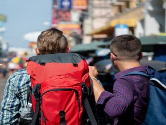 Impersonating the police 5 lakh fraud of a foreign people | पोलीस असल्याची बतावणी; परदेशी नागरिकाची ५ लाखांची फसवणूक Impersonating the police 5 lakh fraud of a foreign people | पोलीस असल्याची बतावणी; परदेशी नागरिकाची ५ लाखांची फसवणूक