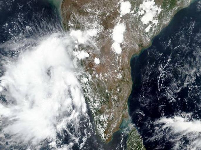 Cyclone Nisarga:The wind speed has increased in many parts of the Konkan coast and the wind is blowing at a speed of 85-95 hours | Cyclone Nisarga: निसर्ग चक्रीवादळाचा वेग वाढला; दोन तास आधीच किनारपट्टीवर धडकण्याची शक्यता Cyclone Nisarga:The wind speed has increased in many parts of the Konkan coast and the wind is blowing at a speed of 85-95 hours | Cyclone Nisarga: निसर्ग चक्रीवादळाचा वेग वाढला; दोन तास आधीच किनारपट्टीवर धडकण्याची शक्यता
