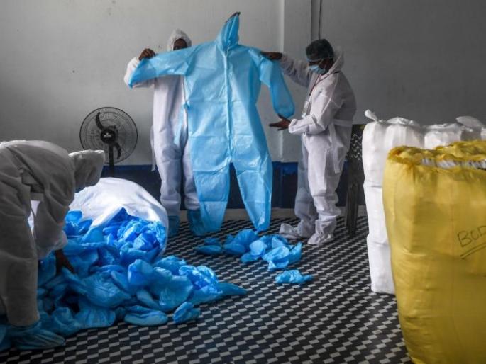 The alcoholic understood the theft of the 'PPE kit' as a raincoat. | मद्यपीने रेनकोट समजून केली ‘पीपीई किट’ची चोरी.. The alcoholic understood the theft of the 'PPE kit' as a raincoat. | मद्यपीने रेनकोट समजून केली ‘पीपीई किट’ची चोरी..