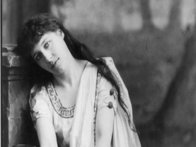 Who Was This Lily Lantry?; A new idea of advertisement emerged | ही लिली लॅन्ट्री कोण होती?; जाहिरातीची नवी कल्पना उदयास आली Who Was This Lily Lantry?; A new idea of advertisement emerged | ही लिली लॅन्ट्री कोण होती?; जाहिरातीची नवी कल्पना उदयास आली