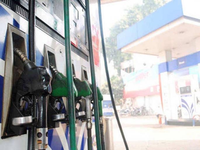 filling of petrol in tankers stopped at manmad in nashik district | नाशिक जिल्ह्यात मनमाड येथे टँकरमध्ये पेट्रोल भरणे बंद