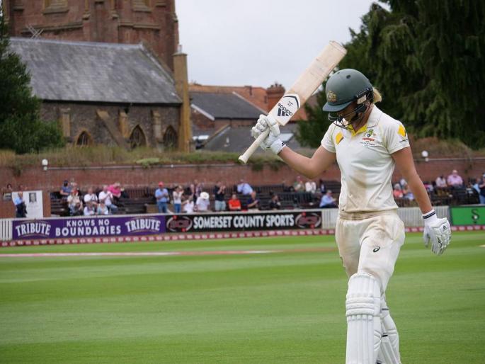 After 329 runs, 655 balls, three years, 11 months, and six days, Ellyse Perry has finally been dismissed in Test cricket | रचला इतिहास : 3 वर्ष, 11 महिने आणि 6 दिवसानंतर बाद झाली 'ही' क्रिकेटपटू