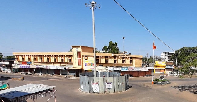 As people are not listening, there will be a complete lockdown in Pethwadgaon for three days now ... | ऐकत नाहीत म्हणून तीन दिवस आता पेठवडगाव होणार पूर्ण लॉकडाऊन...