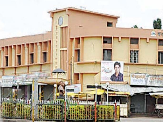 New vitality in Vadgaon politics as the post of Mayor open is decided by the general public in the reservation draw | नगराध्यक्षपद खुले, वडगावात हाय व्होल्टेज लढाई; कार्यकर्त्यात सोशल वॉर सुरू New vitality in Vadgaon politics as the post of Mayor open is decided by the general public in the reservation draw | नगराध्यक्षपद खुले, वडगावात हाय व्होल्टेज लढाई; कार्यकर्त्यात सोशल वॉर सुरू