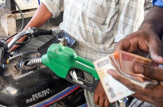 The pump operators are ready to sell petrol and diesel in liter | पंपचालक पेट्रोल-डिझेल लिटरमध्ये विकण्यास तयार