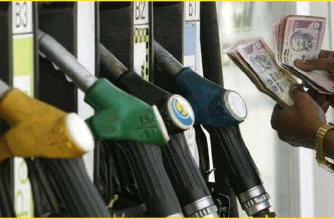 Petrol in Nagpur falls by 51 paise, diesel by Rs 1.06 | नागपुरात पेट्रोल ५१ पैसे, डिझेलमध्ये १.०६ रुपयांची घट! Petrol in Nagpur falls by 51 paise, diesel by Rs 1.06 | नागपुरात पेट्रोल ५१ पैसे, डिझेलमध्ये १.०६ रुपयांची घट!