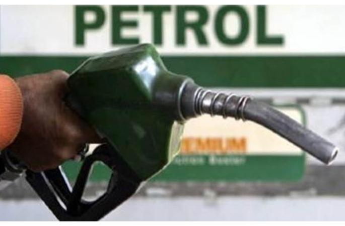 Petrol crosses 110, diesel moves towards 100! | नागपुरात पेट्रोल ११० पार, डिझेलची शंभरीकडे वाटचाल! Petrol crosses 110, diesel moves towards 100! | नागपुरात पेट्रोल ११० पार, डिझेलची शंभरीकडे वाटचाल!
