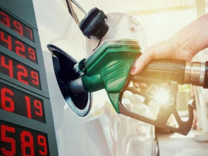 Petrol Expensive for Us, Nets Costly for Them, Companies Exploit Cheap Oil, Crude Oil Prices Fall 24 Percent in a Year, Expensive Oil for Commoners | पेट्राेल महाग आपल्यासाठी, नाेटांच्या राशी त्यांच्यासाठी, कंपन्या लाटताहेत स्वस्त तेलाचा फायदा