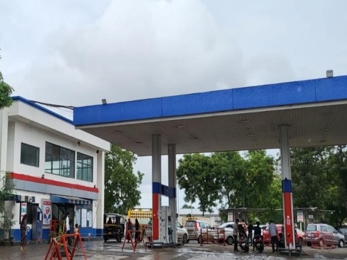 Fuel is being sold but where is the money going Petrol pump manager cheats owner of Rs 2 crore | इंधन विक्री होतीये, मात्र पैसे कुठे जाताहेत! पेट्रोल पंपावरील मॅनेजरने मालकाला घातला २ कोटींचा गंडा Fuel is being sold but where is the money going Petrol pump manager cheats owner of Rs 2 crore | इंधन विक्री होतीये, मात्र पैसे कुठे जाताहेत! पेट्रोल पंपावरील मॅनेजरने मालकाला घातला २ कोटींचा गंडा