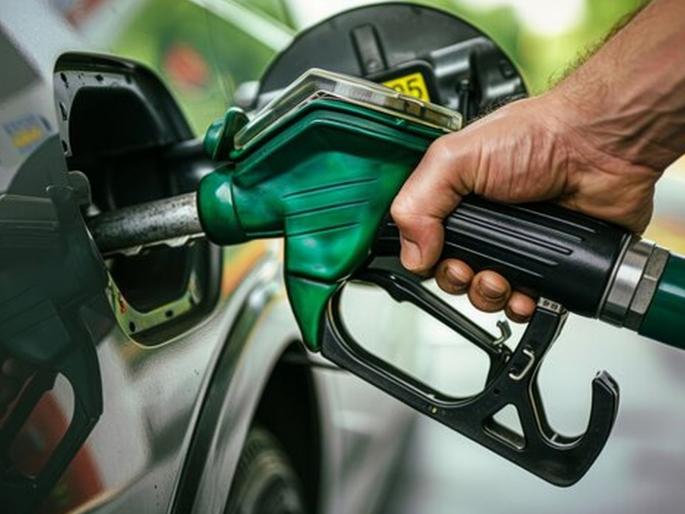 Buying petrol in odd numbers like 105, 255, 525, avoids fraud, what is the reality? Find out | १०५, २५५, ५२५, विषम संख्येनं पेट्रोल खरेदी केल्यास फसवणूक टळते, वास्तव काय? जाणून घ्या Buying petrol in odd numbers like 105, 255, 525, avoids fraud, what is the reality? Find out | १०५, २५५, ५२५, विषम संख्येनं पेट्रोल खरेदी केल्यास फसवणूक टळते, वास्तव काय? जाणून घ्या