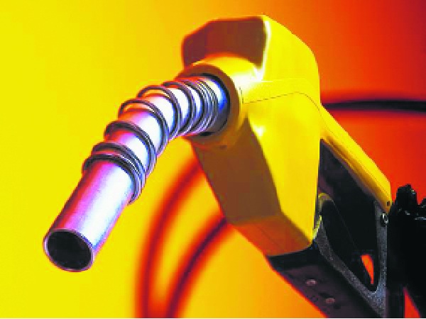 Petrol pump workers will concentrate from minimum wages under the neglected, red bushy flag; Statewide fight; | पेट्रोल पंप कामगार किमान वेतनापासून उपेक्षित,लाल बावट्याच्या झेंड्याखाली एकवटणार; राज्यव्यापी लढा; Petrol pump workers will concentrate from minimum wages under the neglected, red bushy flag; Statewide fight; | पेट्रोल पंप कामगार किमान वेतनापासून उपेक्षित,लाल बावट्याच्या झेंड्याखाली एकवटणार; राज्यव्यापी लढा;