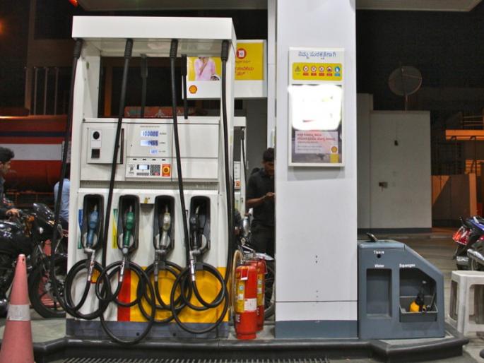 Petrol will be more expensive | पेट्रोल आणखी महागणार Petrol will be more expensive | पेट्रोल आणखी महागणार