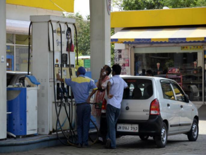 Petrol prices hit the common man: Nandurbar | बदलत्या पेट्रोल दरांनी सर्वसामान्यांना फटका : नंदुरबार Petrol prices hit the common man: Nandurbar | बदलत्या पेट्रोल दरांनी सर्वसामान्यांना फटका : नंदुरबार